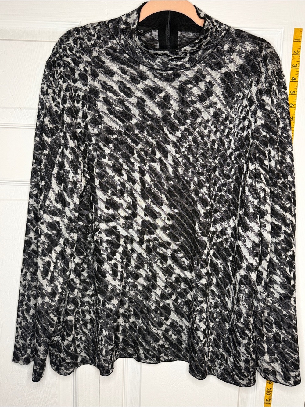 Ming Wang Black and White Abstract Print Long Sleeve Top